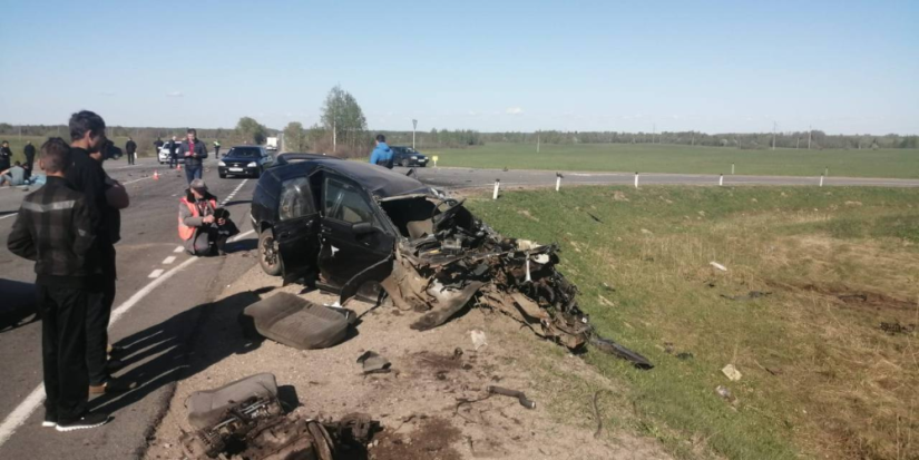 В ДТП в Куньинском районе разбился водитель ВАЗа и пострадали двое детей - 2023-05-05 19:35:12 - 1