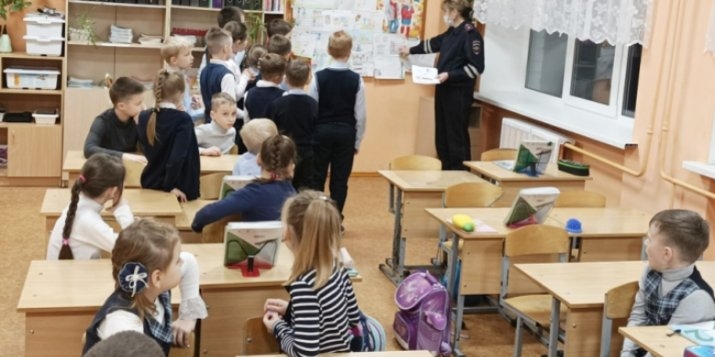 В Великих Луках учащиеся начальных классов приняли участие в конкурсе ГИБДД - 2021-11-18 13:05:00 - 1