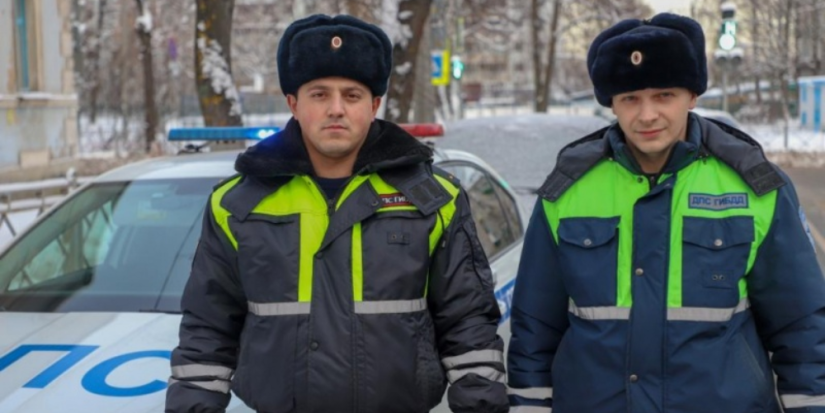 Госавтоинспекторы Пскова вовремя доставили роженицу в роддом - 2023-12-06 10:35:00 - 1