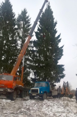 Полный ВИДЕОотчет: отъезд из родного леса, прибытие и установка Главной новогодней ёлки Великих Лук - 2018-12-14 16:15:00 - 1