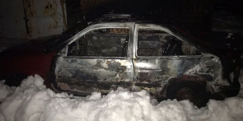 В Великих Луках подожгли автомобиль - 2022-02-16 13:05:00 - 1