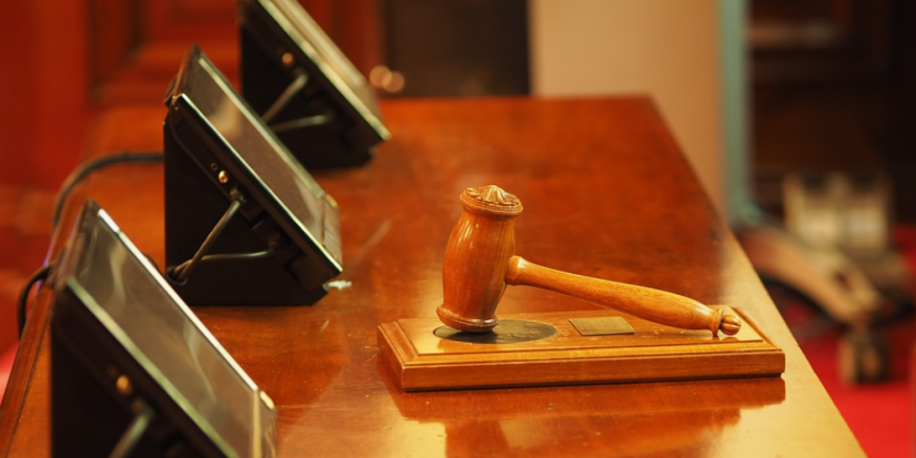 Двух псковичей осудили за поджоги автомобилей прокурора и адвоката - 2023-02-08 17:05:00 - 1
