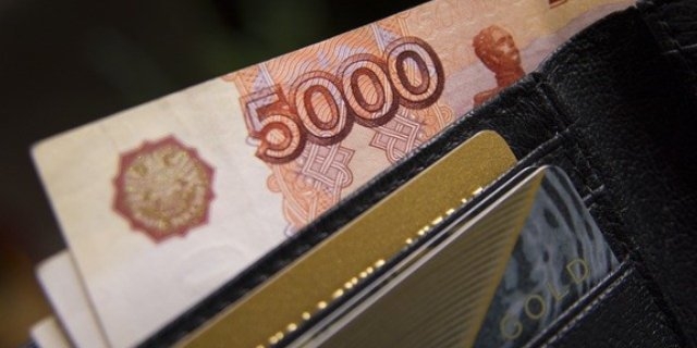 В Великих Луках выявлена пятитысячная банкнота с признаками подделки - 2022-04-12 14:05:00 - 1