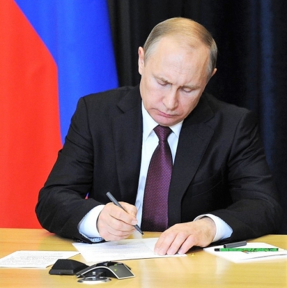 Путин подписал пенсионный пакет законов - 2018-10-03 21:33:00 - 1