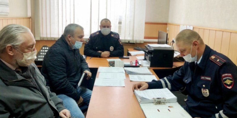 Члены Общественного совета посетили РЭО ГИБДД в Великих Луках - 2021-09-29 10:55:00 - 1