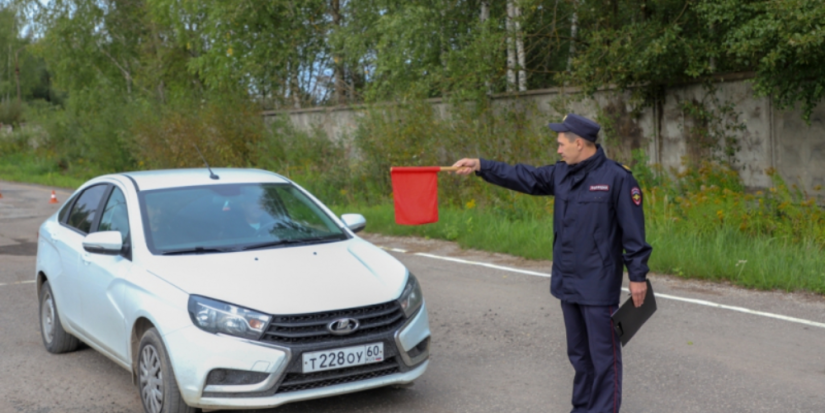 В Пскове состоялись соревнования по автомобильному многоборью среди полицейских - 2023-09-12 15:05:00 - 1