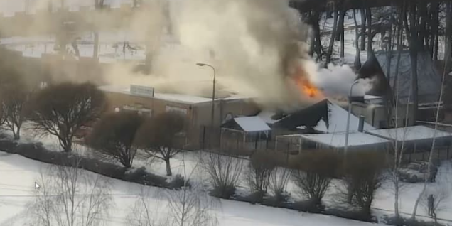 На набережной в Великих Луках горит ресторан «Публика» - 2021-03-09 17:10:00 - 1