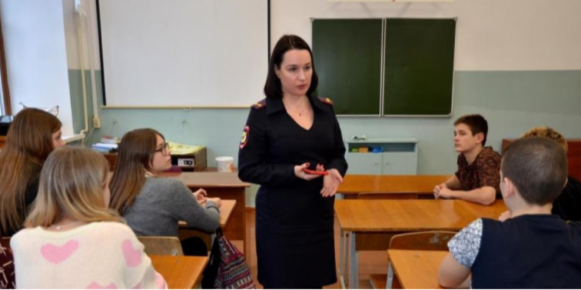Полицейские встретились с псковскими школьниками - 2024-01-25 09:35:00 - 1