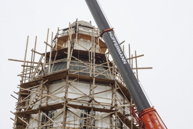 Курьезное ВИДЕО: казус при монтаже купола на Свято-Вознесенском соборе в Великих Луках - 2018-11-10 14:07:00 - 1