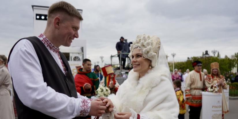 Псковичи Александр и Ольга поженились на Всероссийском свадебном фестивале - 2024-05-13 15:05:00 - 1