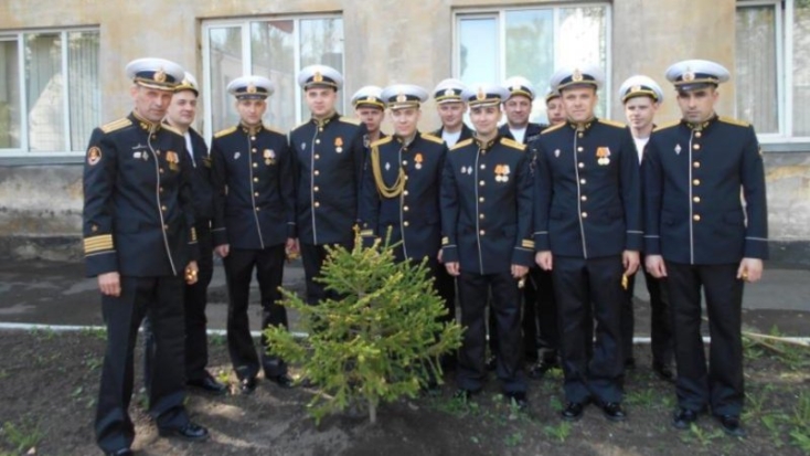 Ель «Великие Луки» посадили на территории воинской части Кронштадта - 2021-05-19 13:21:00 - 1