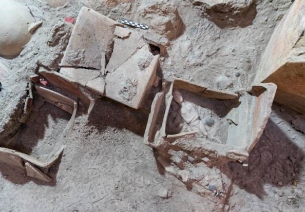 «Лаборатория Каперского» помогает археологам разгадать секреты древних цивилизаций: новые находки на Санторини датируются 2500-2700 годами до н.э. - 2018-10-23 16:25:00 - 1