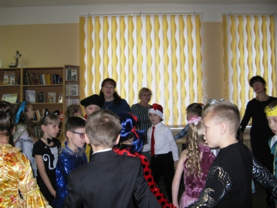 Новогодний праздник для второклашек состоялся в детской библиотеке Великих Лук - 2018-12-31 08:16:00 - 1