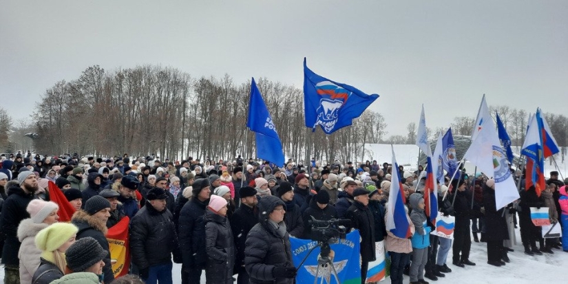 Митинг-концерт в поддержку российских военнослужащих прошел в Великих Луках - 2022-12-18 18:00:00 - 1