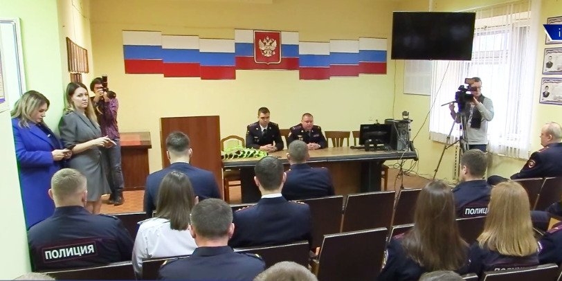 В Великих Луках поздравили сотрудников органов внутренних дел - 2022-11-10 12:05:00 - 1