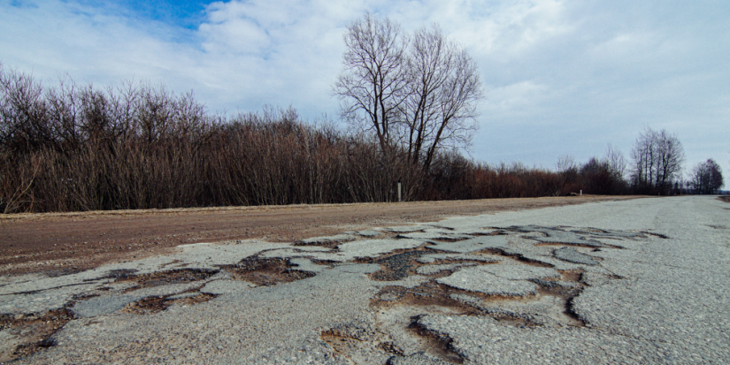 На ужасное состояние дороги из Великих Лук до Локни жалуются водители региона - 2023-03-23 14:15:00 - 1