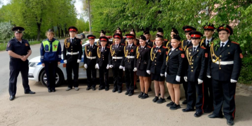 Сегодня в Великих Луках прошла акция «Помним! Гордимся!» - 2024-05-06 16:35:00 - 1