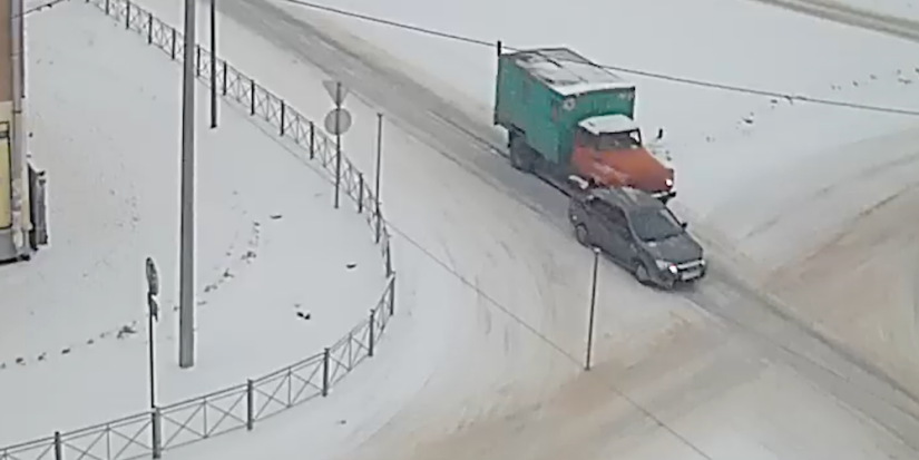 Очередное ДТП на кольце в Великих Луках - 2023-02-06 13:50:00 - 1