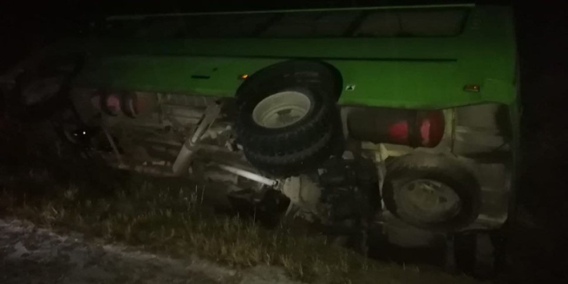 Автобус опрокинулся в кювет в Куньинском районе - 2021-11-18 09:40:04 - 1