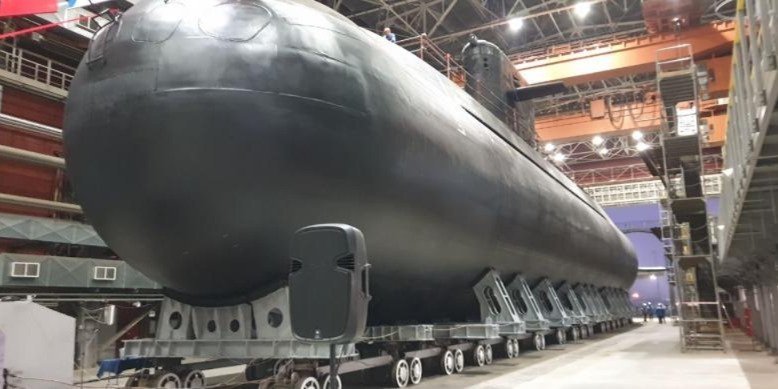 Cостоялась торжественная церемония спуска на воду подводной лодки «Великие Луки» - 2022-12-23 14:35:00 - 1