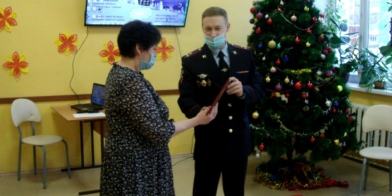 Псковские полицейские поздравили воспитанников Центра помощи детям - 2021-12-30 12:35:00 - 1