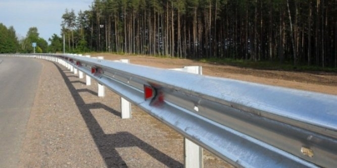 Более 17 км нового барьерного ограждения установили на дорогах Псковской области - 2021-12-08 16:35:00 - 1