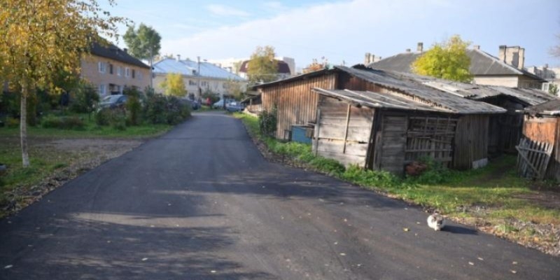 В Великих Луках состоялась приемка отремонтированных дворов - 2021-10-05 17:37:00 - 1