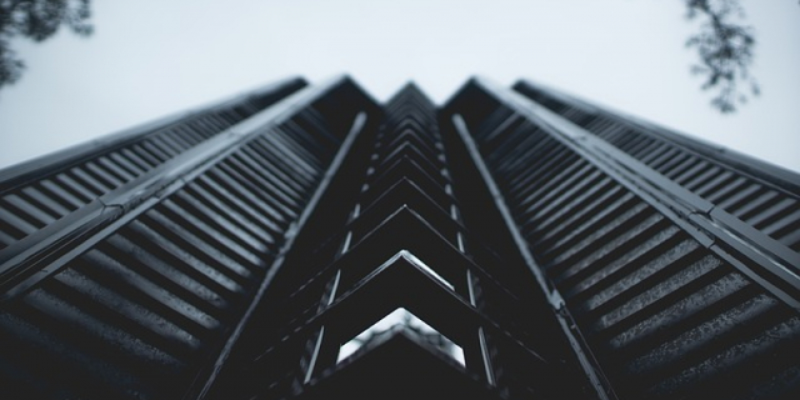 В Великих Луках 3-летний ребенок выпал из окна пятого этажа - 2021-03-03 18:43:00 - 1