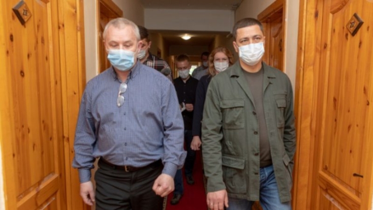 Михаил Ведерников обсудил со специалистами дальнейшую судьбу гостиницы «Дружба» - 2021-06-06 14:00:00 - 1