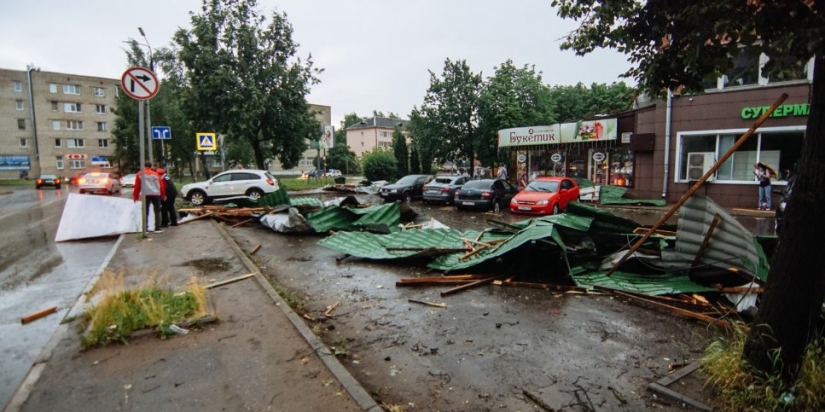 Последствия сильнейшего урагана в Великих Луках - 2021-06-25 23:00:00 - 1