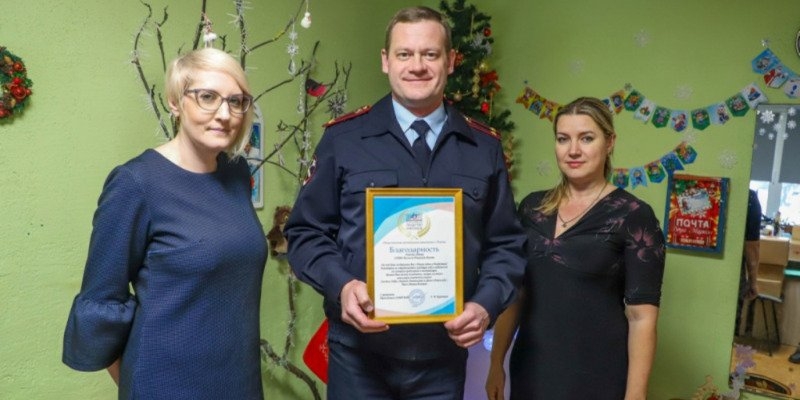 Псковские полицейские приняли участие в акции «Новогоднее чудо» - 2022-12-14 13:05:00 - 1