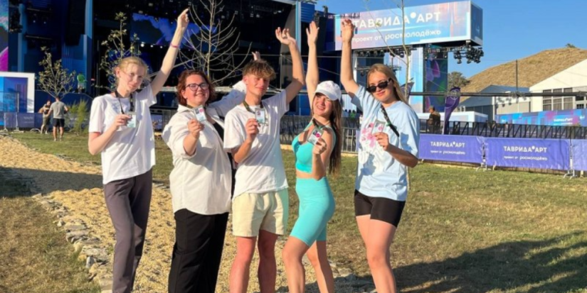 Псковская молодежь представляет регион на Тавриде. АРТ - 2023-08-21 08:35:00 - 1