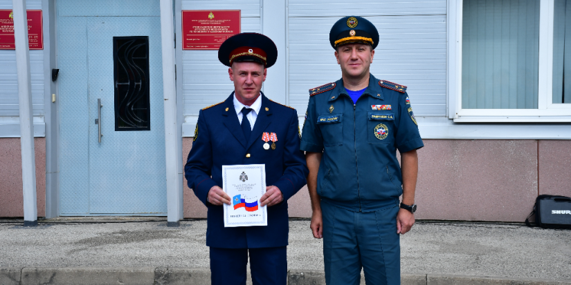 Инспектор ФСИН Островского района, спасший людей на пожаре, отмечен грамотой МЧС - 2023-08-22 17:05:00 - 1