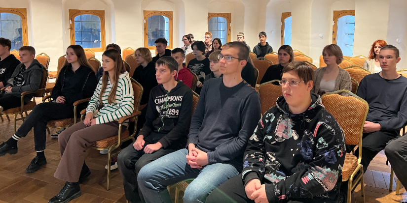 Открытый урок к Дню сожженных деревень провели в Псковском музее - 2023-10-24 17:05:00 - 1
