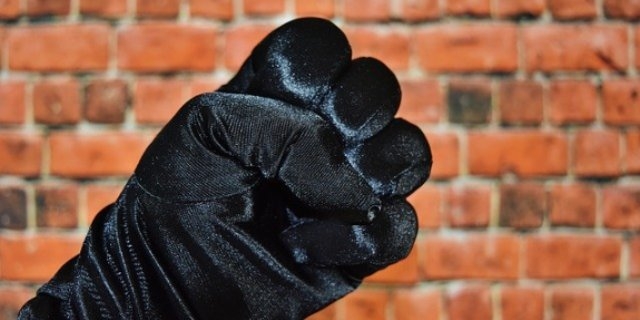 Двое великолучан ограбили девочку в подъезде - 2021-10-15 12:35:00 - 1