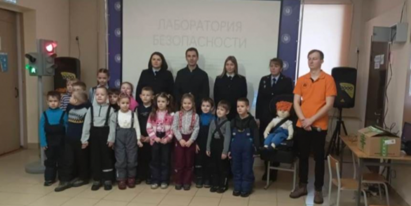 Великолучане заняли второе место в конкурсе КВН «Дорожный этикет» - 2023-02-15 15:35:00 - 1
