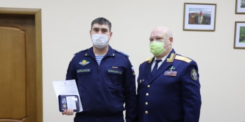 Полицейский, спасший ребенка, награжден медалью «Доблесть и отвага» СК России - 2022-01-17 13:05:00 - 1