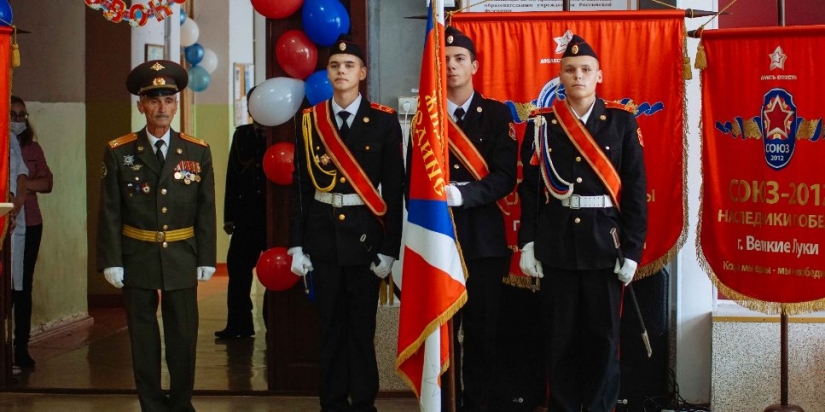 День знаний отметили в Великолукских школах - 2021-09-01 13:34:00 - 1