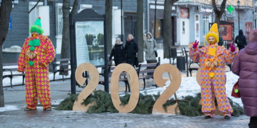 Новогодняя ярмарка начала работать в Пскове - 2021-12-21 10:05:00 - 1