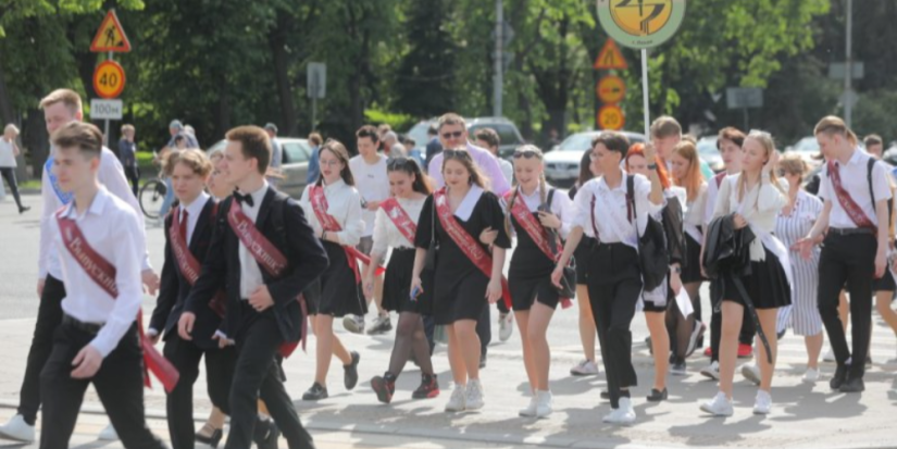 Последние звонки прозвучали для 9,5 тыс выпускников региона - 2023-05-24 10:35:00 - 1