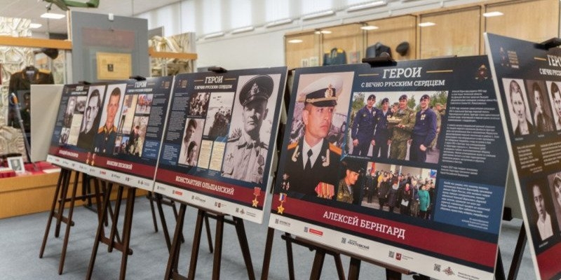 Выставка «Герои с вечно русским сердцем» работает в Псковском музее - 2022-12-09 15:05:00 - 1