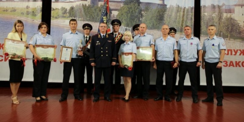 Медалями и грамотами наградили полицейских Псковской области - 2022-09-01 09:35:00 - 1