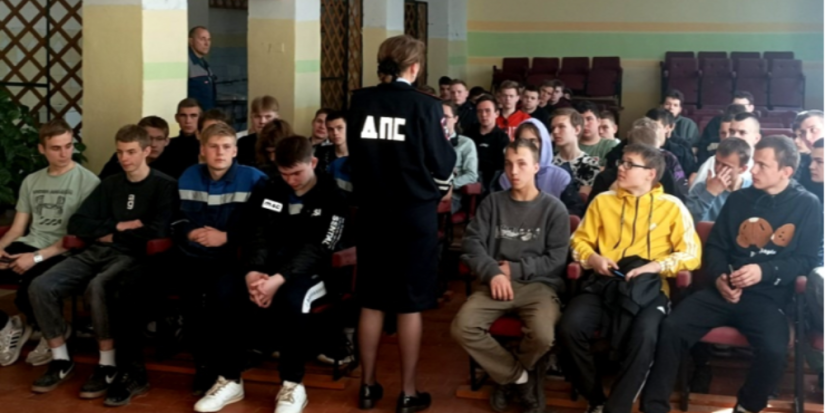 Учащиеся Великолукского политехнического колледжа встретились с полицейскими - 2023-04-27 13:05:00 - 1