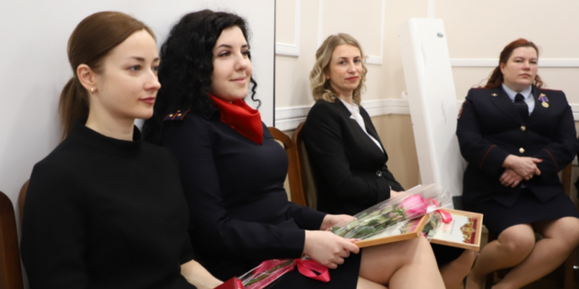 В Пскове наградили сотрудниц полиции - 2023-03-07 16:05:00 - 1