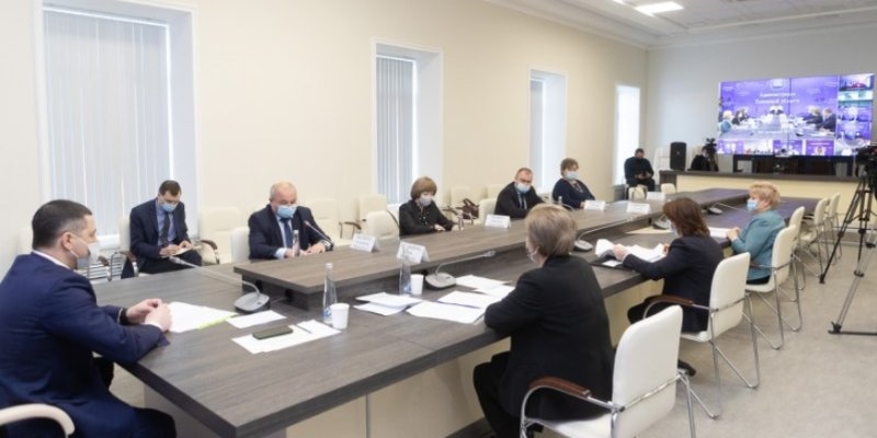 Губернатор поблагодарил студентов и добровольцев за участие в борьбе с пандемией - 2021-12-10 09:35:00 - 1
