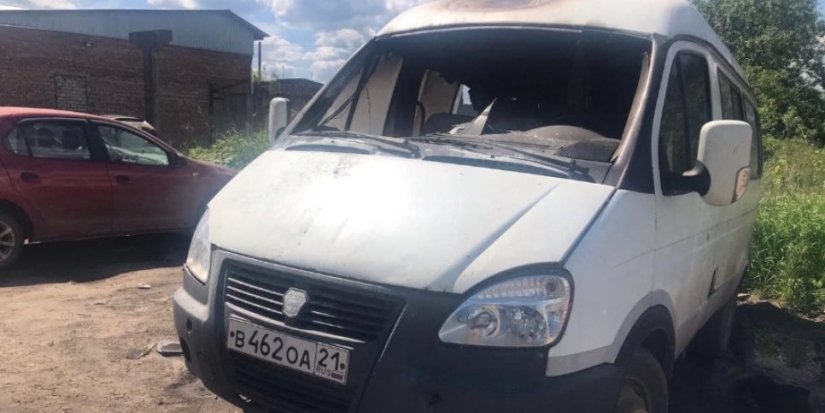 В Великих Луках автомобиль загорелся из-за забытой в салоне зажигалки - 2021-06-08 11:56:00 - 1