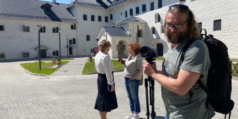 Съемочная группа программы «Непутевые заметки» побывала в Псковском музее - 2023-06-09 15:35:00 - 1