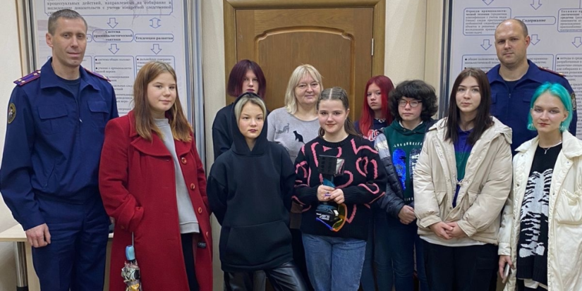 Псковские следователи провели экскурсию для гостей из Центра помощи детям - 2023-10-22 17:05:00 - 1