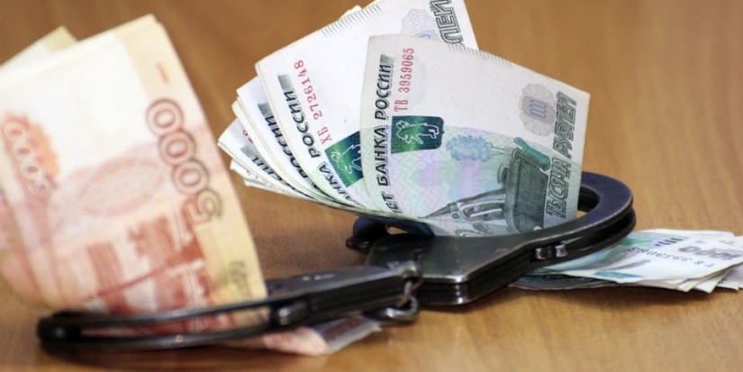 Гражданин Украины пытался дать взятку сотруднику Псковской таможни - 2022-09-07 15:05:00 - 1