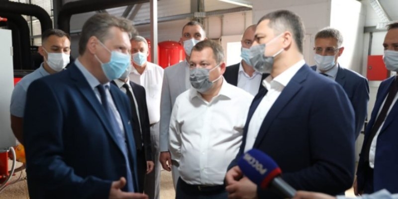 Михаил Ведерников и Максим Егоров осмотрели новую газовую котельную в Острове-3 - 2021-07-06 14:56:00 - 1
